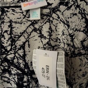 LuLaRoe Erin -2 XL NWT- Black and white Splatter Print Top. unisex
